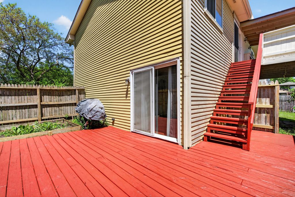 Image 16 of property listing at 1485 Westbury Drive, Hoffman Estates, IL 60192