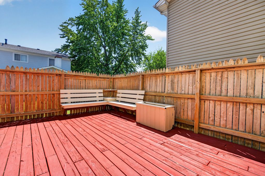 Image 17 of property listing at 1485 Westbury Drive, Hoffman Estates, IL 60192