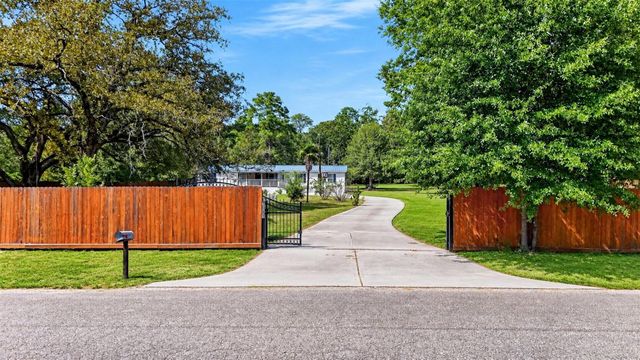 2581 Mann Road, Conroe, TX 77303