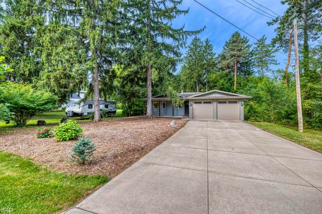 60685 Mt Vernon Road, Rochester, MI 48036