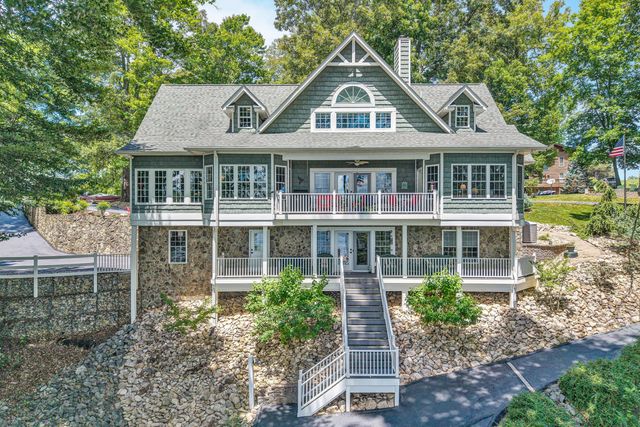 1100 Angela CT, Moneta, VA 24121
