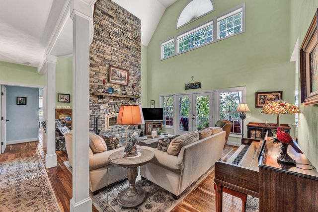 1100 Angela CT, Moneta, VA 24121