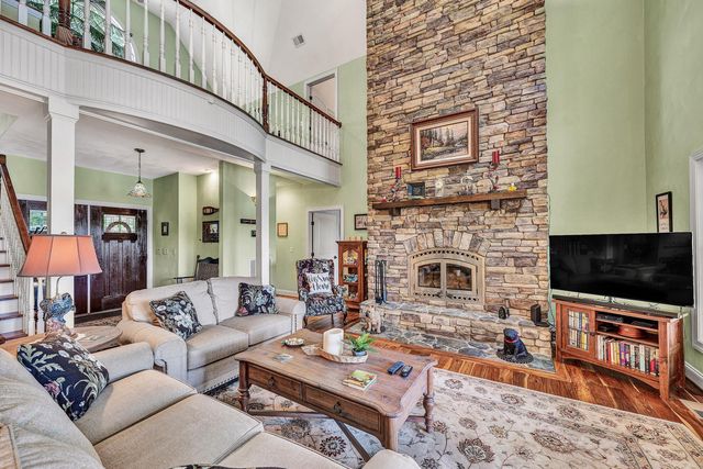 1100 Angela CT, Moneta, VA 24121