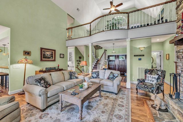 1100 Angela CT, Moneta, VA 24121