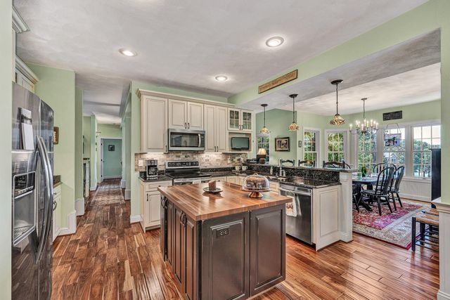 1100 Angela CT, Moneta, VA 24121