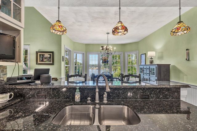 1100 Angela CT, Moneta, VA 24121