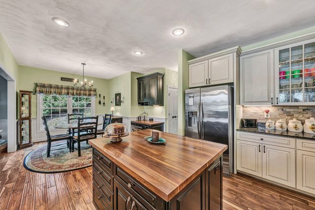 1100 Angela CT, Moneta, VA 24121