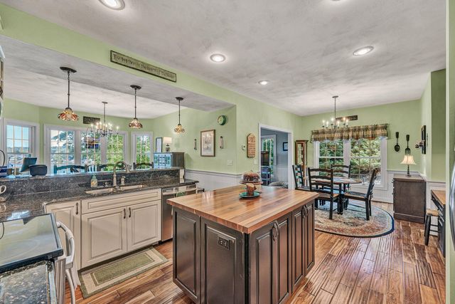 1100 Angela CT, Moneta, VA 24121