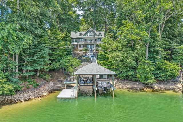 1100 Angela CT, Moneta, VA 24121