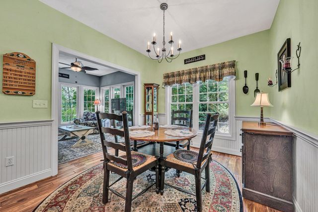 1100 Angela CT, Moneta, VA 24121