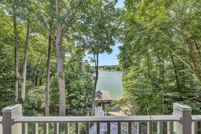 1100 Angela CT, Moneta, VA 24121
