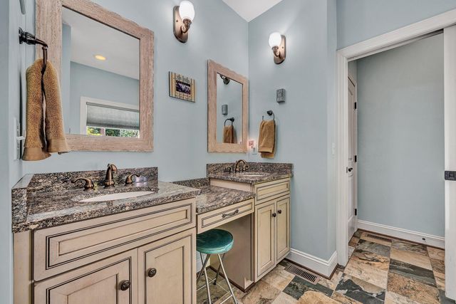 1100 Angela CT, Moneta, VA 24121