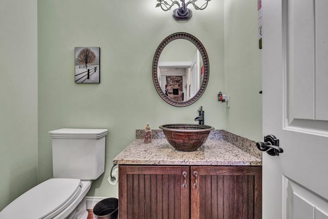 1100 Angela CT, Moneta, VA 24121