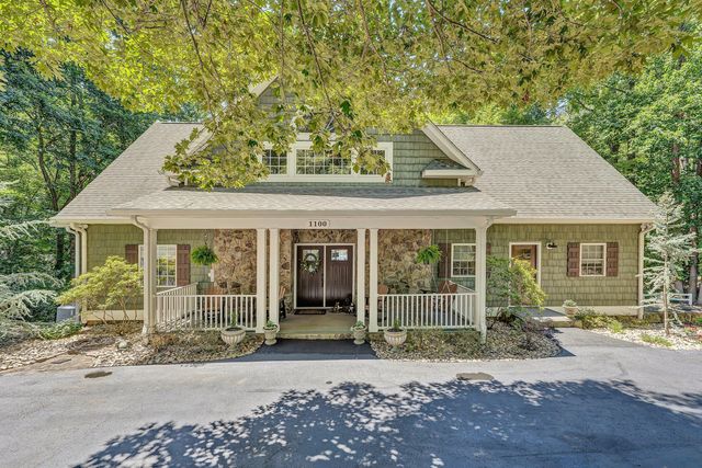 1100 Angela CT, Moneta, VA 24121