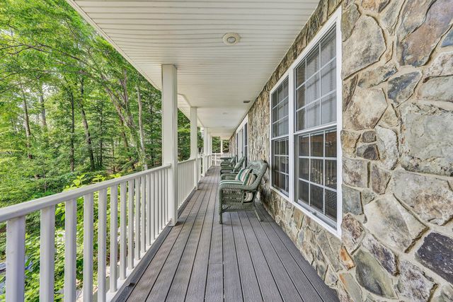 1100 Angela CT, Moneta, VA 24121