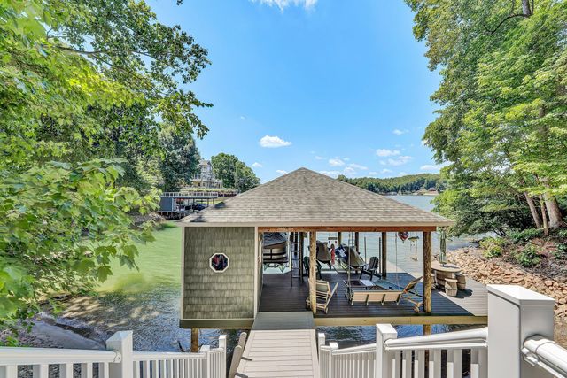 1100 Angela CT, Moneta, VA 24121