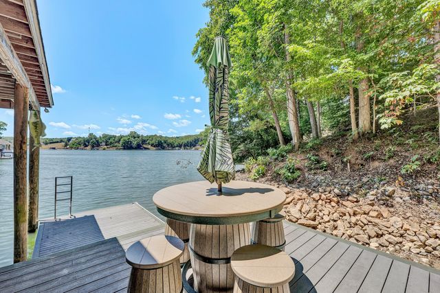 1100 Angela CT, Moneta, VA 24121