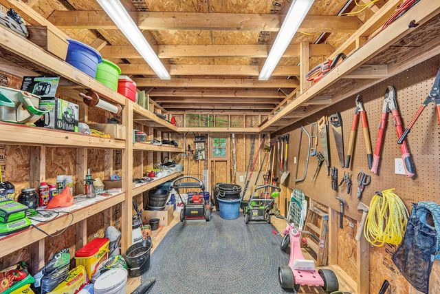 1100 Angela CT, Moneta, VA 24121