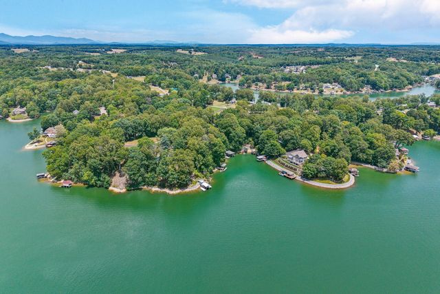 1100 Angela CT, Moneta, VA 24121