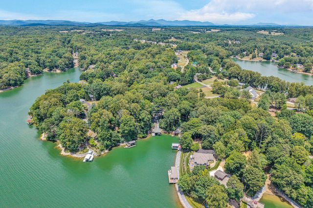 1100 Angela CT, Moneta, VA 24121