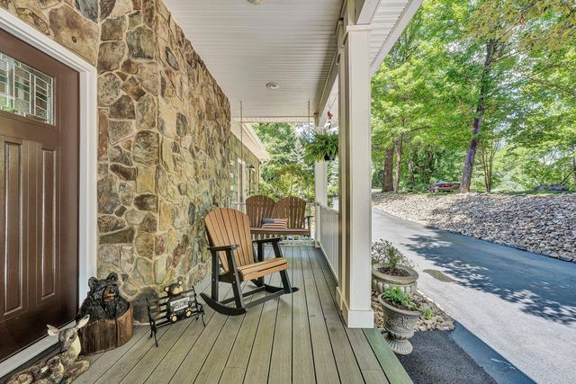 1100 Angela CT, Moneta, VA 24121