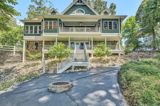 1100 Angela CT, Moneta, VA 24121