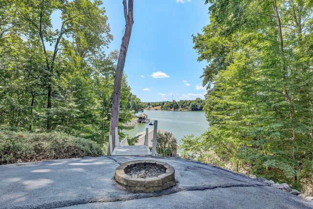 1100 Angela CT, Moneta, VA 24121