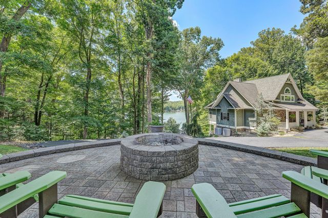 1100 Angela CT, Moneta, VA 24121