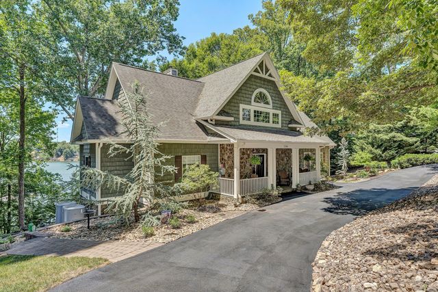 1100 Angela CT, Moneta, VA 24121