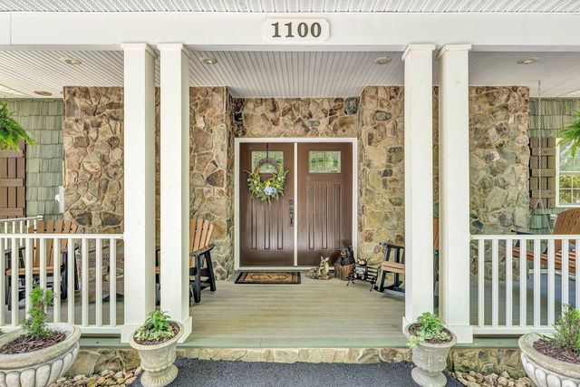 1100 Angela CT, Moneta, VA 24121