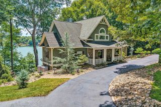 1100 Angela CT, Moneta, VA 24121