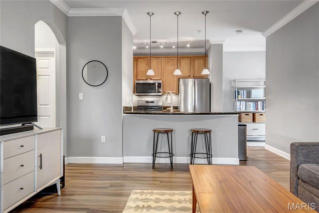 2712 McKnight Crossing Court, St Louis, MO 63124