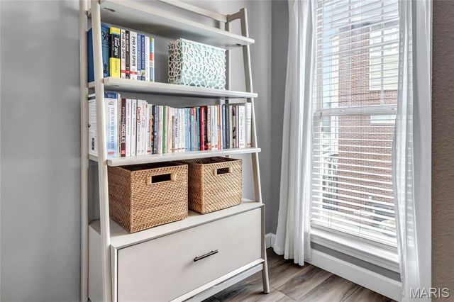 2712 McKnight Crossing Court, St Louis, MO 63124