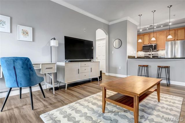 2712 McKnight Crossing Court, St Louis, MO 63124