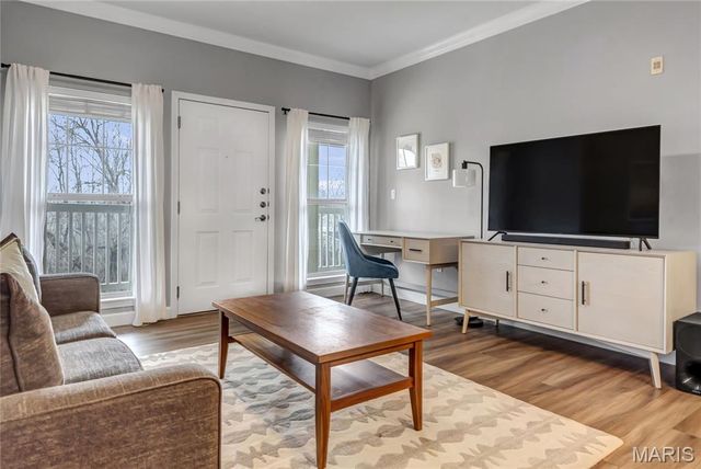 2712 McKnight Crossing Court, St Louis, MO 63124