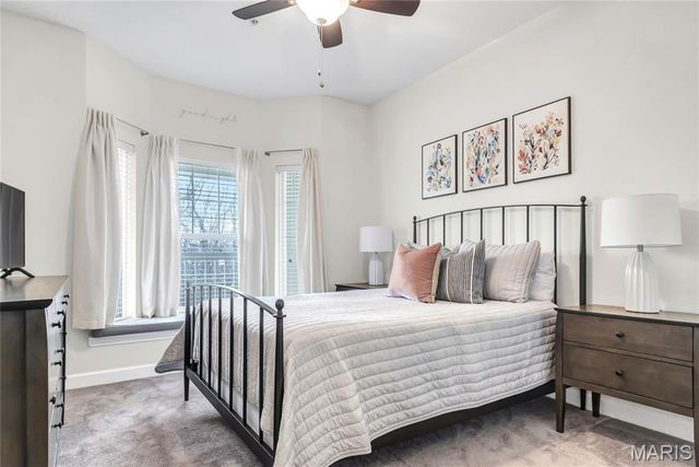 2712 McKnight Crossing Court, St Louis, MO 63124