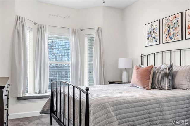 2712 McKnight Crossing Court, St Louis, MO 63124