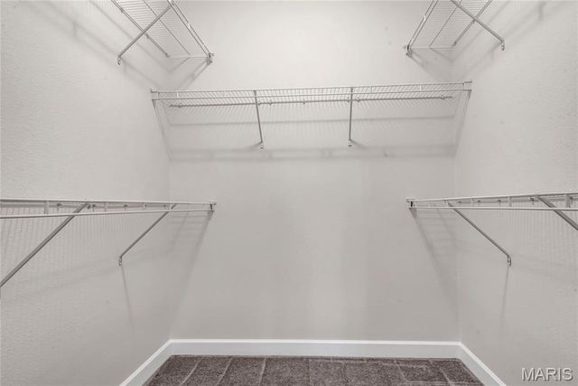 2712 McKnight Crossing Court, St Louis, MO 63124