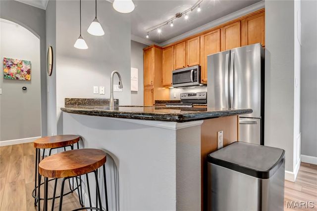 2712 McKnight Crossing Court, St Louis, MO 63124