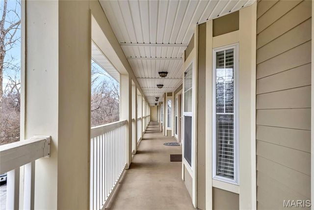 2712 McKnight Crossing Court, St Louis, MO 63124