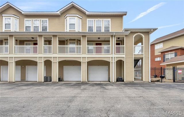 2712 McKnight Crossing Court, St Louis, MO 63124