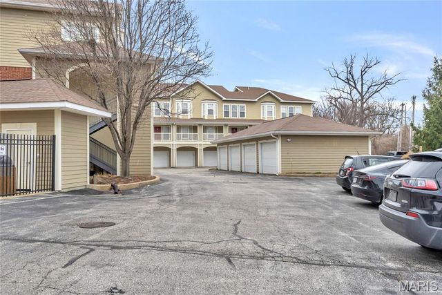 2712 McKnight Crossing Court, St Louis, MO 63124