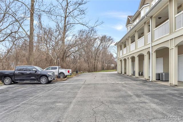 2712 McKnight Crossing Court, St Louis, MO 63124