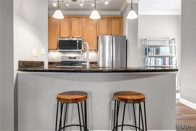 2712 McKnight Crossing Court, St Louis, MO 63124