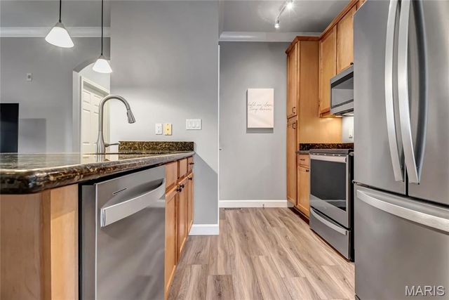 2712 McKnight Crossing Court, St Louis, MO 63124