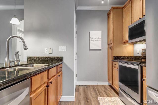 2712 McKnight Crossing Court, St Louis, MO 63124