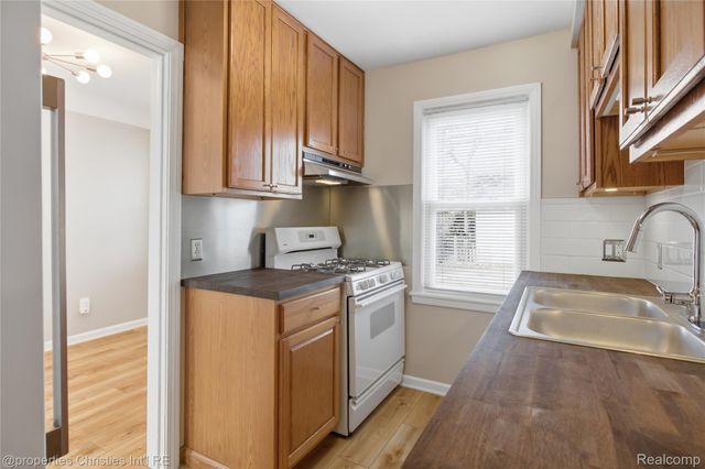 1221 E 4th Street, Royal Oak, MI 48067