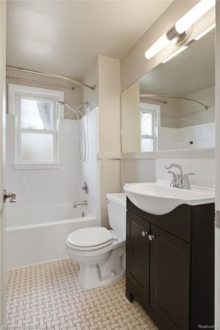 1221 E 4th Street, Royal Oak, MI 48067