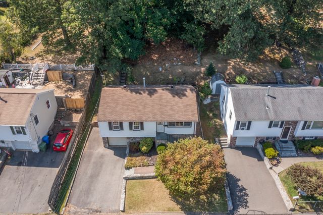 35 Briarwood Drive, Danbury, CT 06810
