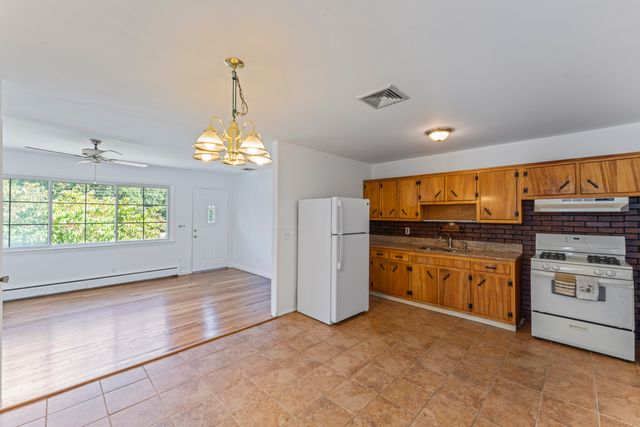 35 Briarwood Drive, Danbury, CT 06810